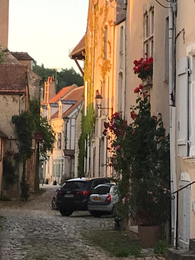 Voyage… Vila Noyers-sur-Serein Exterior foto